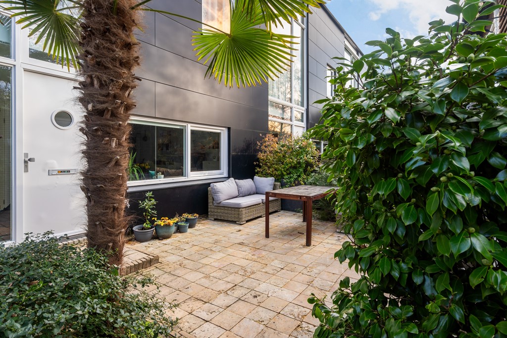 01. Eduard Künnekehof 21_07.jpg